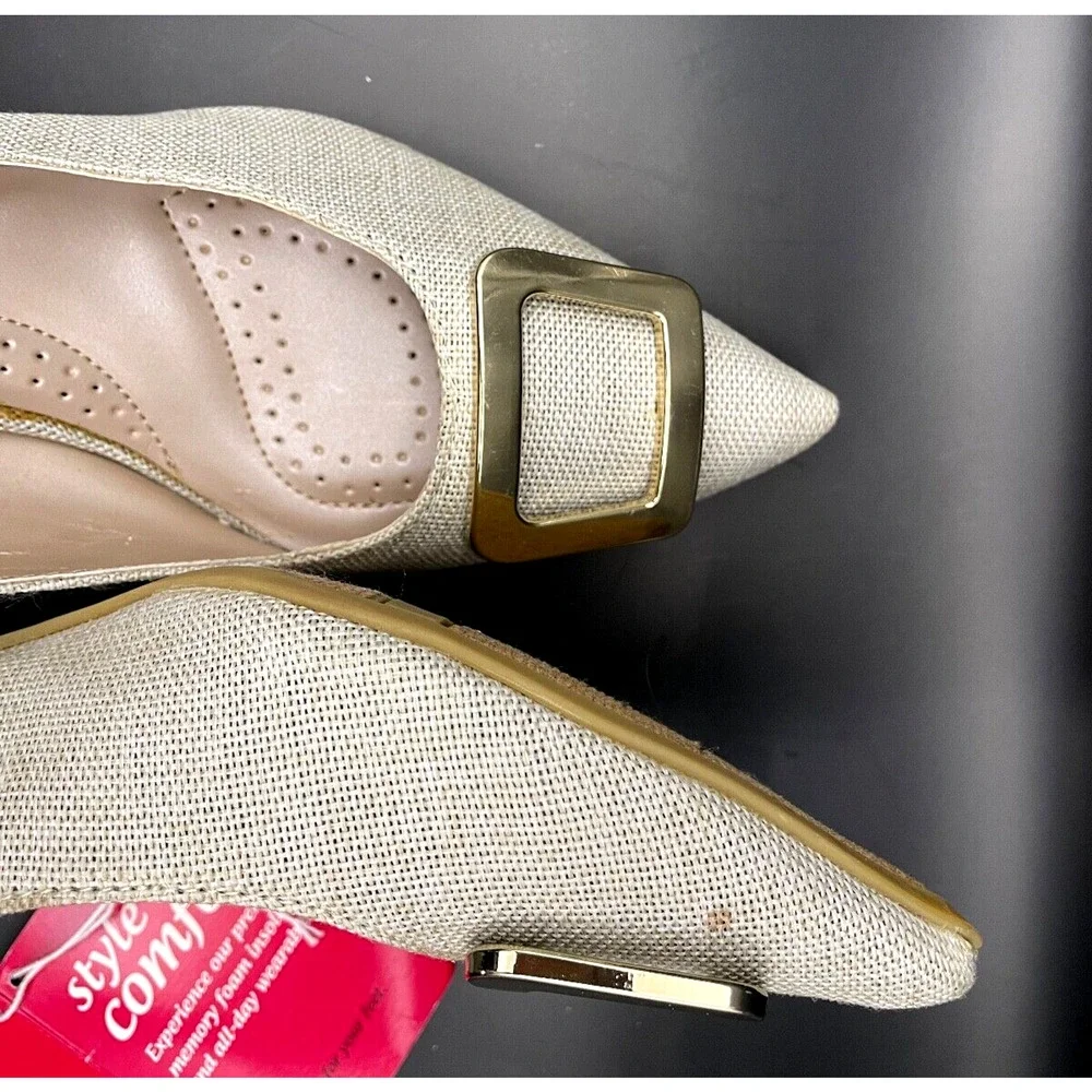NWT -DEXFLEX Comfort Pumps Heels Textile Upper Gold Tone Metal Buckle Size 8 M